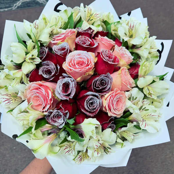 Bouquet of red and pink roses with white alstroemeria