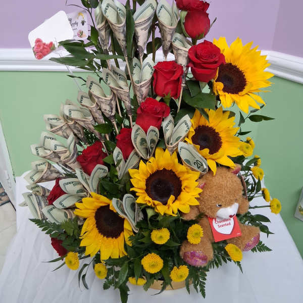 Money arrangement 1 dozen red roses with sunflower