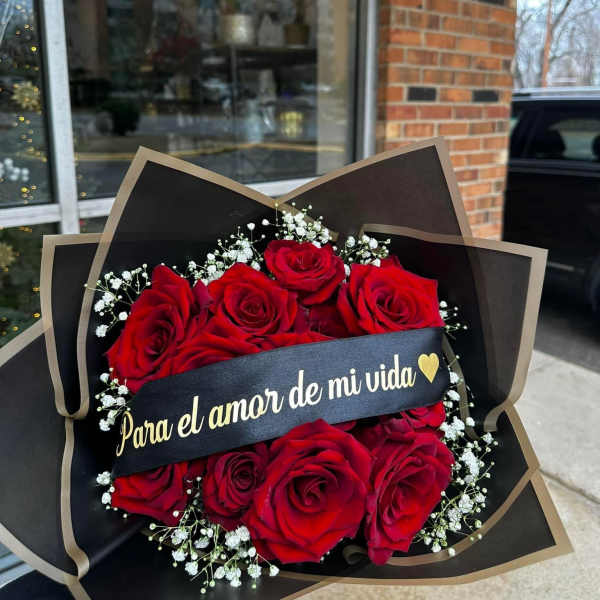 Bouquet of red roses with baby's breath and a ribbon banner