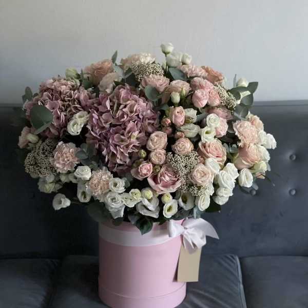 Pink and white bouquet in a round pink hat box