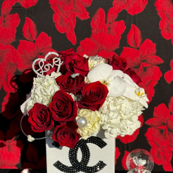 Elegance in White: Designer Box Floral Arrangement with Accessories