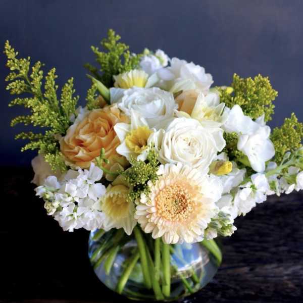 Bouquet of white and peach flowers in a glass vase
