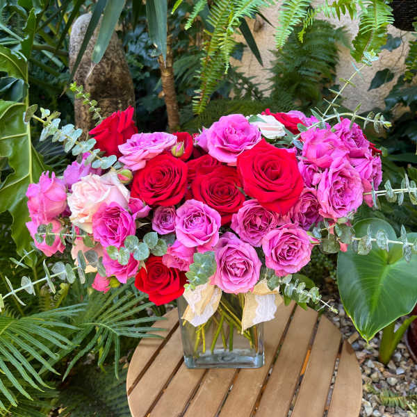 Bouquet of red and pink roses in a glass vase