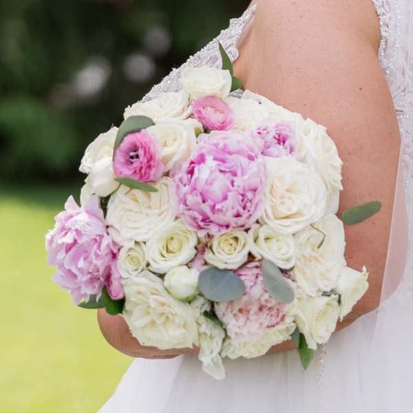 Bride holding a bouquet of white and pink flowers