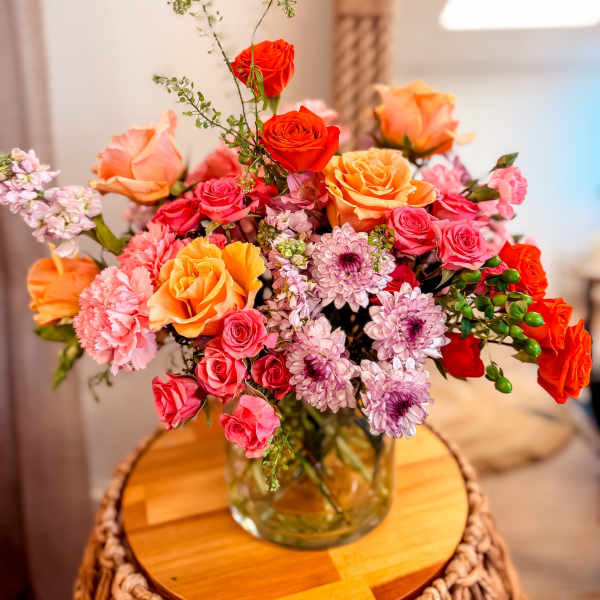 Mixed bouquet of roses and chrysanthemums in a glass vase