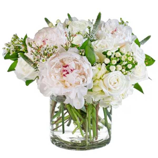 White and blush bouquet in a clear glass vase