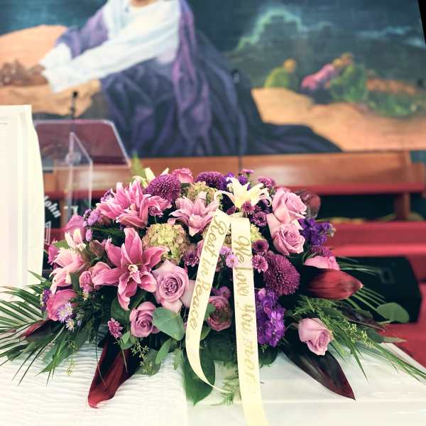 Precious casket spray