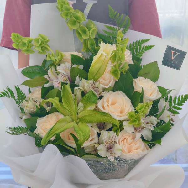 Deluxe White and Green bouquet