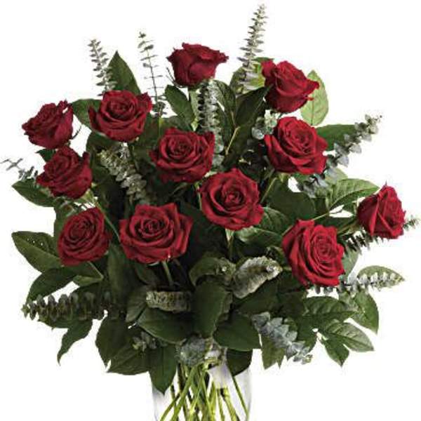 Bouquet of red roses in a clear glass vase