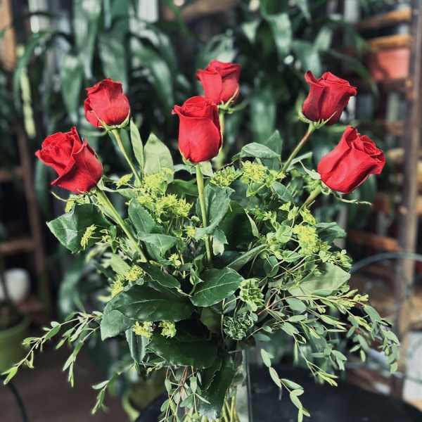Bouquet of red roses in a clear glass vase
