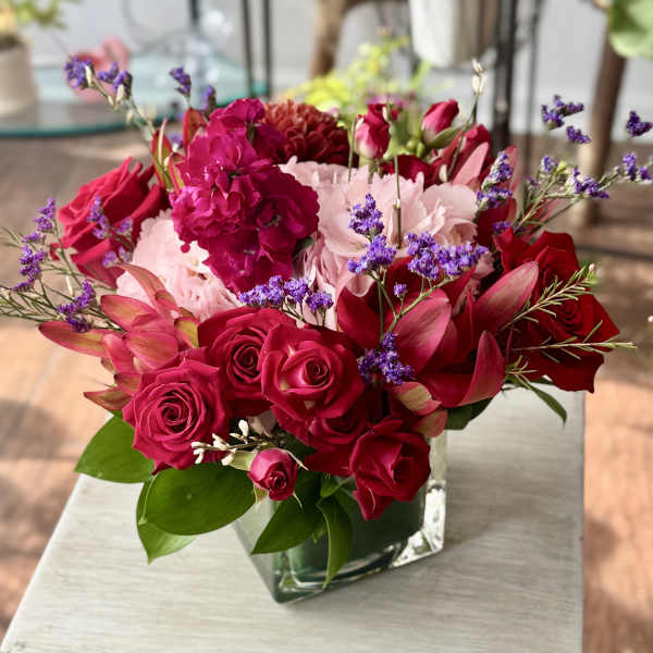 Bouquet of red and pink roses in a clear glass vase
