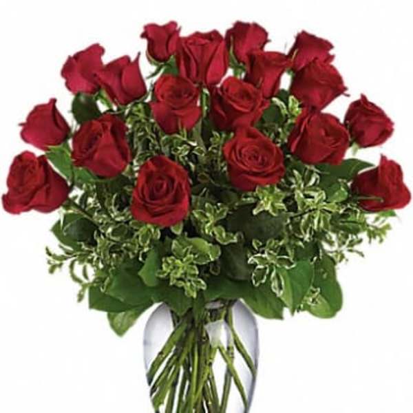 Bouquet of red roses in a clear glass vase