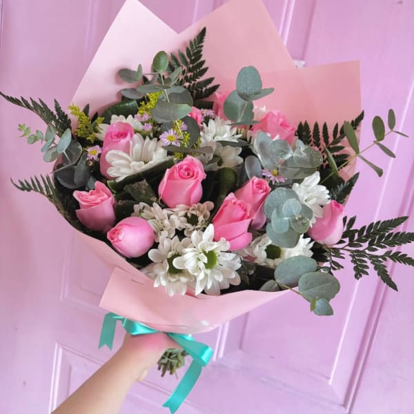10 Pink Roses Arranged