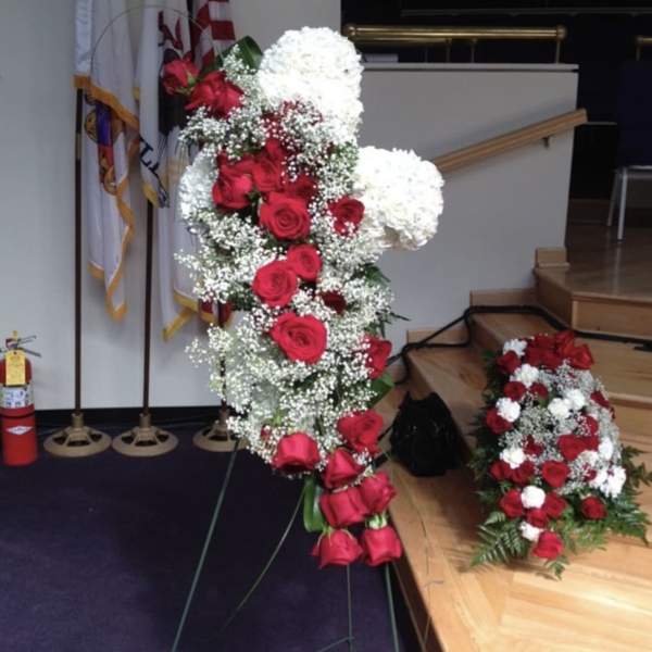 Standing cross with roses and carnations