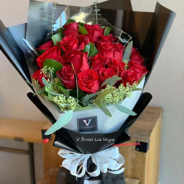 Deluxe Red Rose Wrapped Bouquet (V.2)