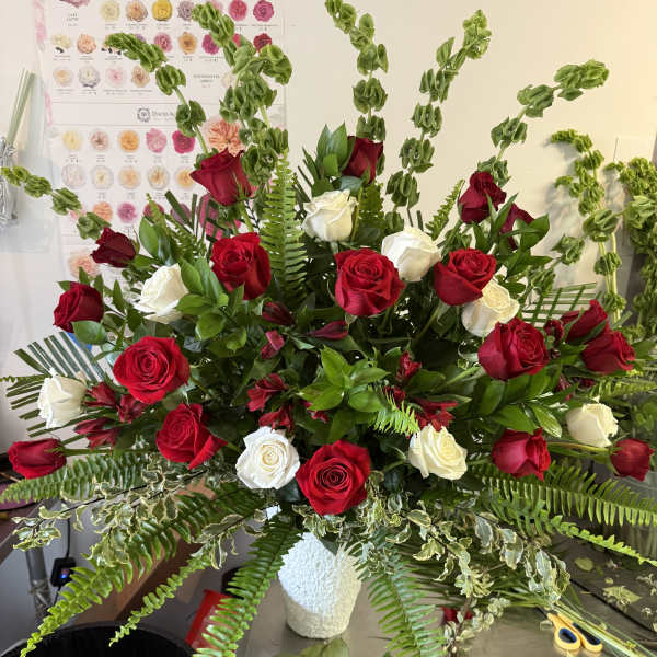 Regal ADIEU Red Rose & White Rose End Basket