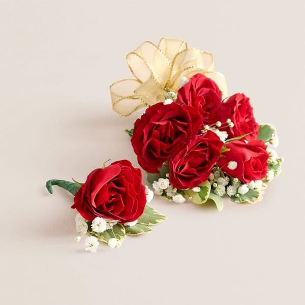 Red Spray Rose Corsage / Boutonniere
