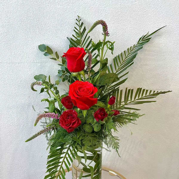 Elegant Red Rose Vase