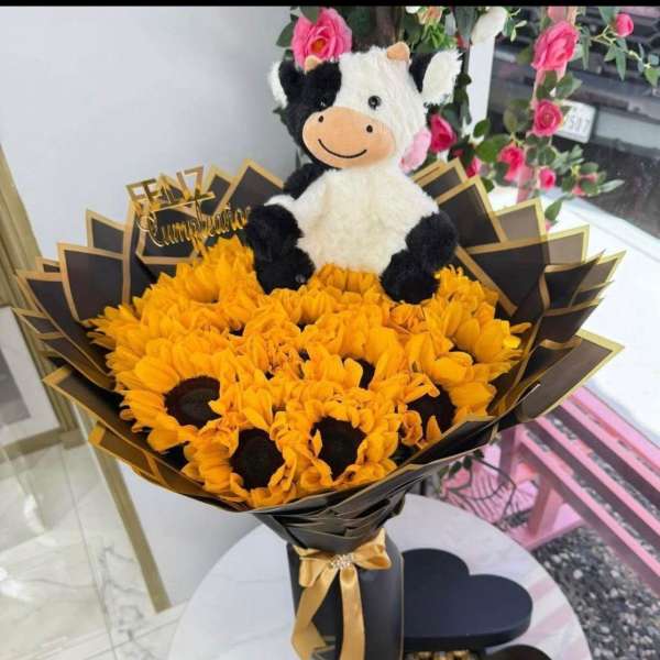 Ramo de girasoles y vaquita