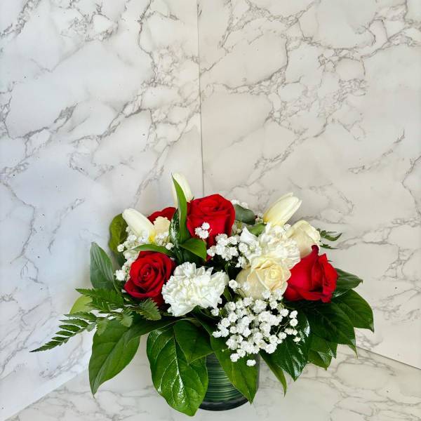 Red and white rose bouquet in a glass vase