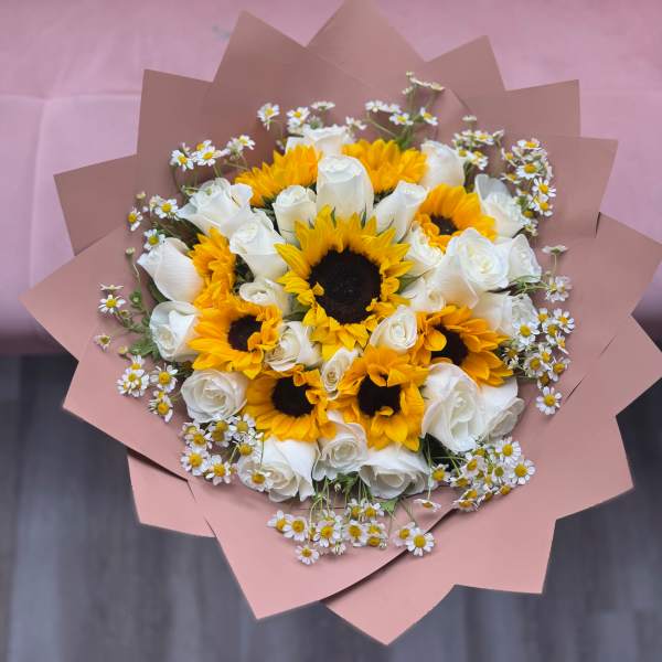 Bouquet of white roses and yellow sunflowers with small daisies