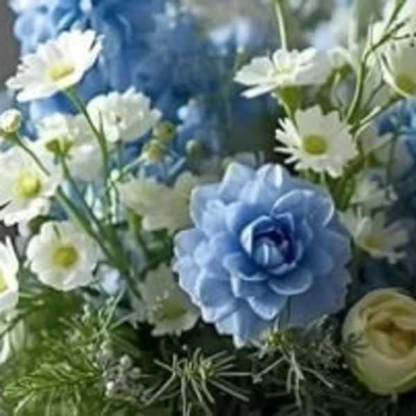 Blue and white flower arrangement with daisy-like blooms