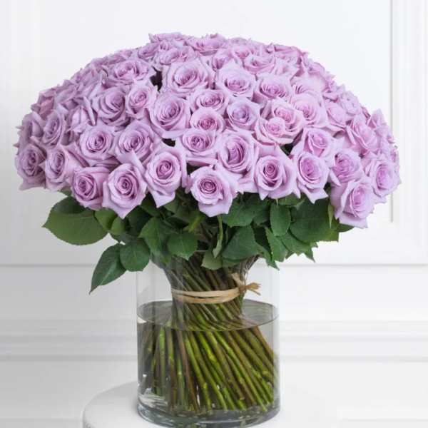Lavender rose bouquet in a clear glass vase