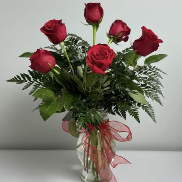 Flash Sale-Half Dozen Red Roses