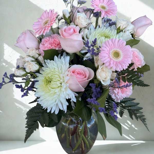 Pink and white mixed bouquet in a glass vase