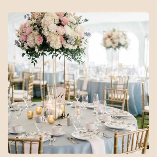 Elegant center of tables