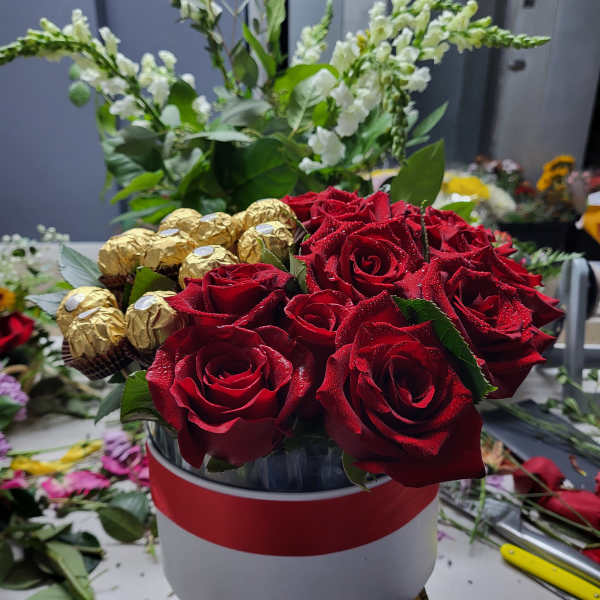 Red Rosas and chocolate