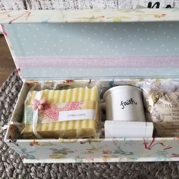 Gift box with soap, a mug, bath soak, and a wooden scoop