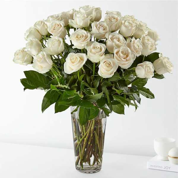 Bouquet of white roses in a clear glass vase