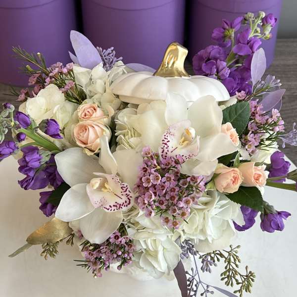 Ceramic Pumpkin With Fresh Flowers ™