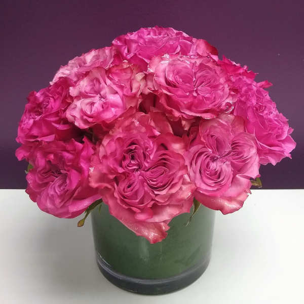 Pink rose bouquet in a green vase