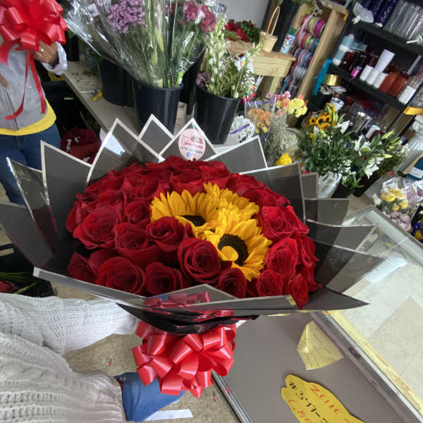 Red roses with three sun flowers bouquet