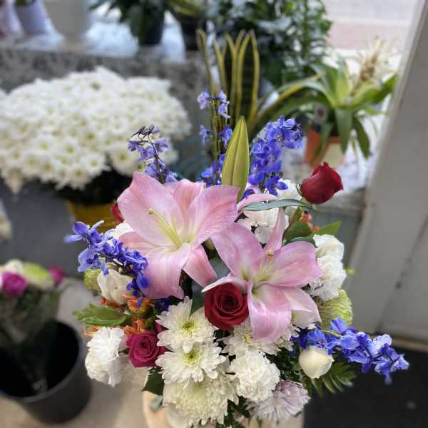 Mix vase arrangement