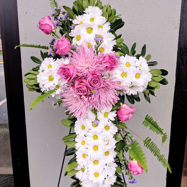 Cross-shaped floral spray with pink roses and white daisies