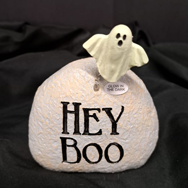 Decorative ghost-topped stone with "HEY BOO" text