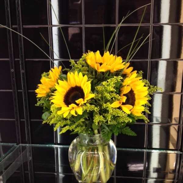 Smiling Sunflower Bouquet