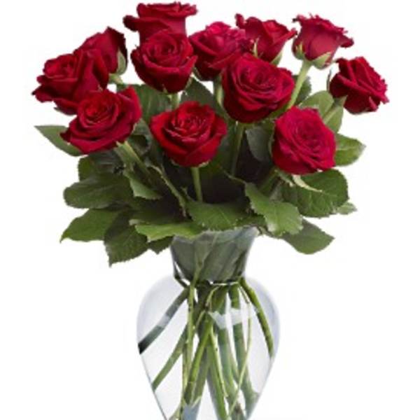 Bouquet of red roses in a clear glass vase