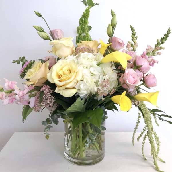 Bouquet of yellow and pink flowers in a glass vase