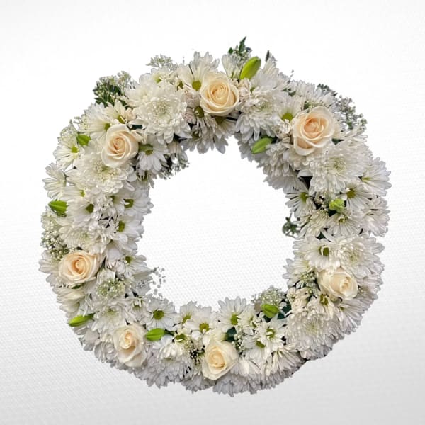 White floral wreath with cream roses and daisies