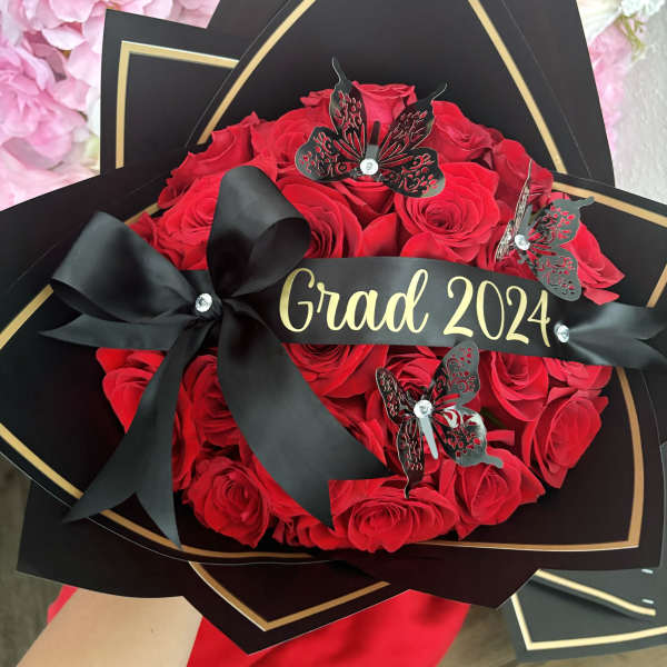 Red rose bouquet with black wrapping and a "Grad 2024" ribbon