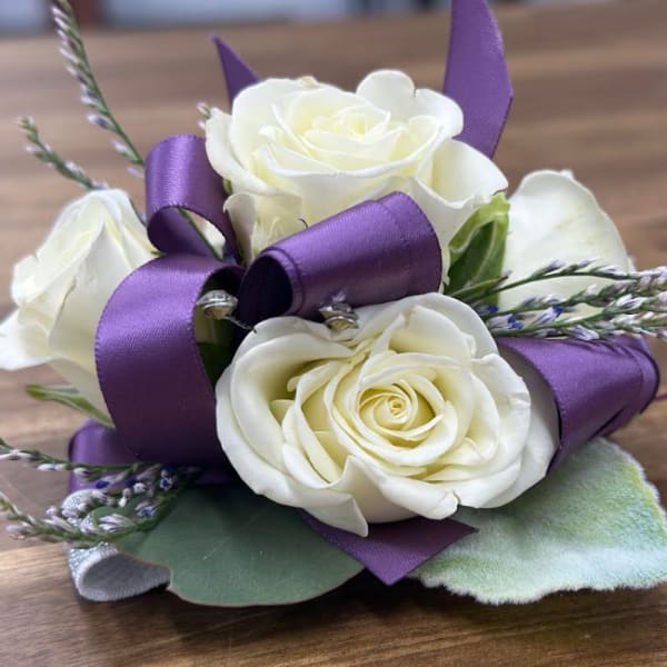 Corsage (purple)