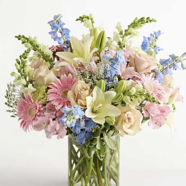 Mixed pastel bouquet in a clear glass vase