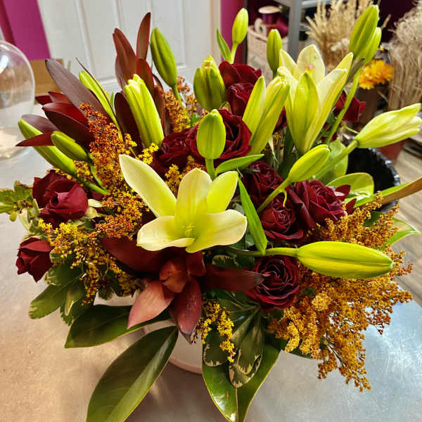 Roses & Lillies Table arrangement