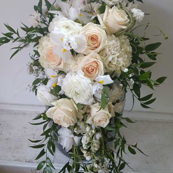 White and cream floral arrangement with roses and hydrangeas