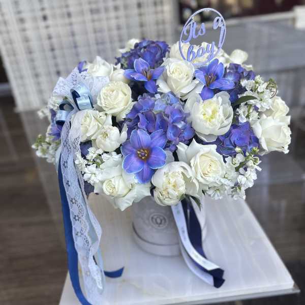 Blue and white bouquet with roses and orchids in a hatbox