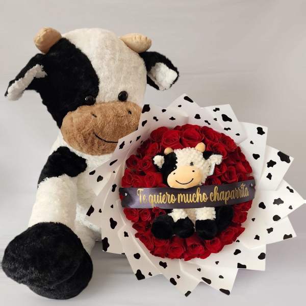 Arreglo de vaca con flores y peluche